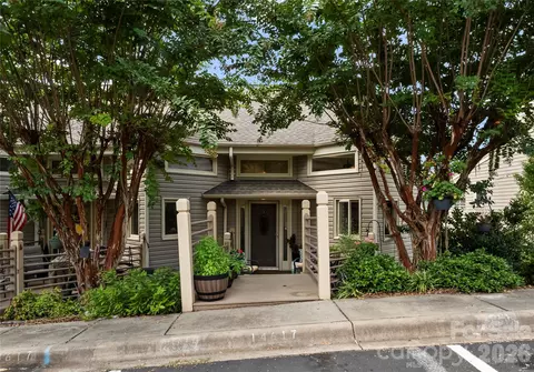 14617 Waterside Dr, Charlotte, NC 28278
