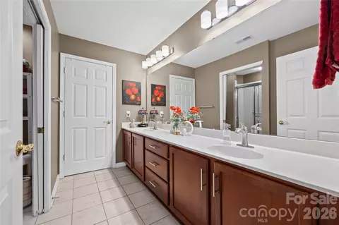 Bath - 768 Ledgestone Ct, Tega Cay, SC 29708 photo 2 of 3