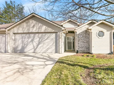 31 Tisha Ln, Hendersonville, NC 28739