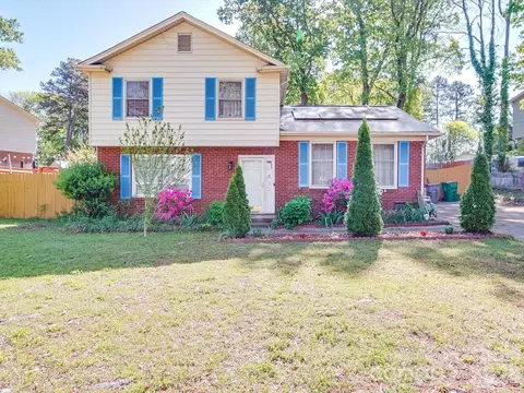 6820 Elm Forest Dr, Charlotte, NC 28212