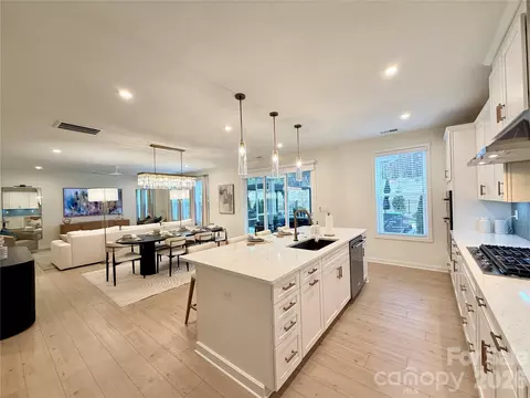 5212 Glenwalk Dr, Charlotte, NC 28269