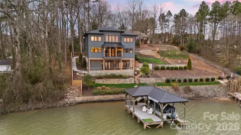 324 Riverside Dr, Mount Holly, NC 28120