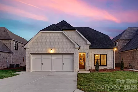 8163 Fairview Rd, Charlotte, NC 28226