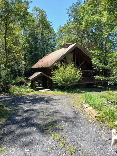 1694 Humpback Mountain Rd, Spruce Pine, NC 28777