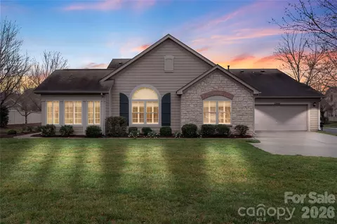 2444 Coltsview Ln, Matthews, NC 28105