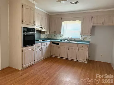 427 Clinton Ave, Lancaster, SC 29720 photo 2