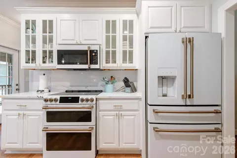 Kitchen - 110 Mandy Ln, Tryon, NC 28782 photo 2 of 5