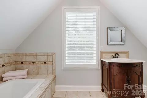 Bath - 110 Mandy Ln, Tryon, NC 28782 photo 4 of 4