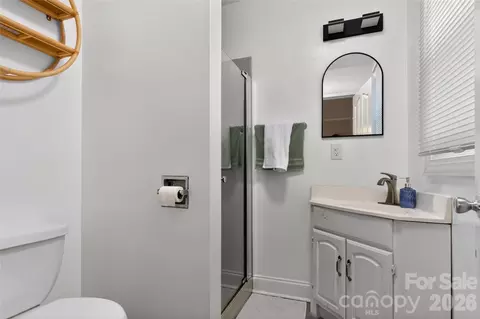 Bath - 926 Mauney Rd, Stanley, NC 28164 photo 1 of 1