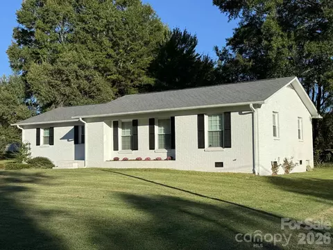 149 Vance St, Dobson, NC 27017