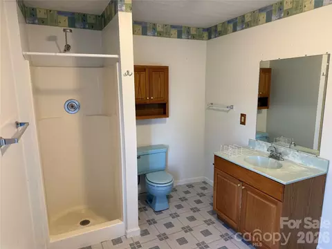 Bath - 628 Hidden View Loop, Marion, NC 28752 photo 4 of 4