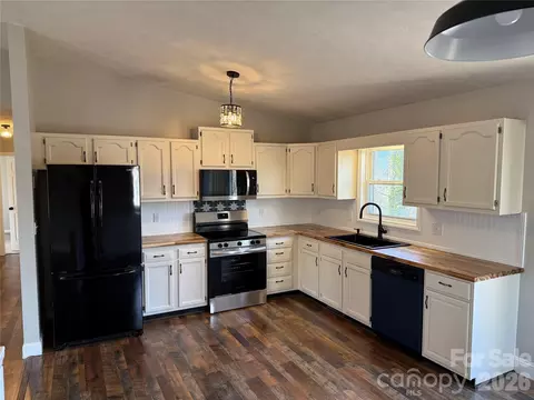 Kitchen - 628 Hidden View Loop, Marion, NC 28752 photo 1 of 1