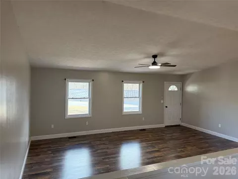 Living - 628 Hidden View Loop, Marion, NC 28752 photo 2 of 4