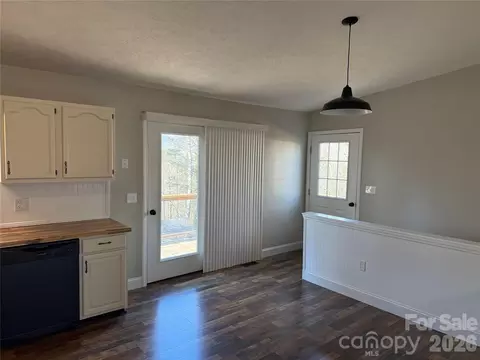 Living - 628 Hidden View Loop, Marion, NC 28752 photo 3 of 4