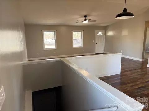 Living - 628 Hidden View Loop, Marion, NC 28752 photo 4 of 4