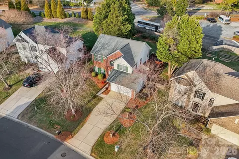 9533 Autumn Applause Dr, Charlotte, NC 28277