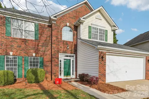 9533 Autumn Applause Dr, Charlotte, NC 28277