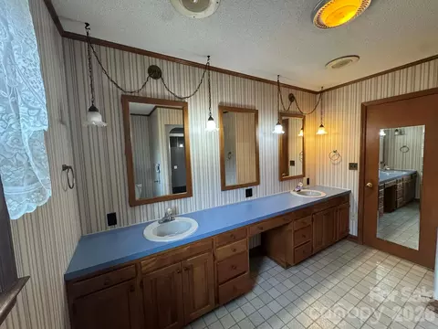 Bath - 12544 Traphill Rd, Traphill, NC 28685 photo 1 of 5