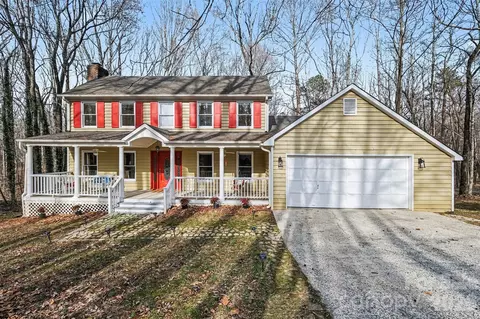 909 Woodland Forest Dr, Waxhaw, NC 28173