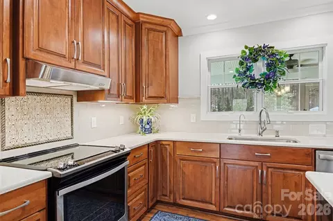 Kitchen - 9511 Foil Rd, Mount Pleasant, NC 28124 photo 2 of 5