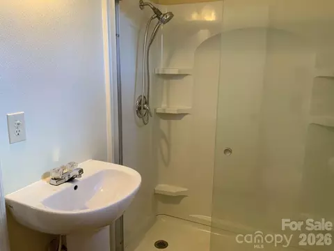Bath - 626 3rd Avenue Se Dr SE, Hickory, NC 28602 photo 1 of 2