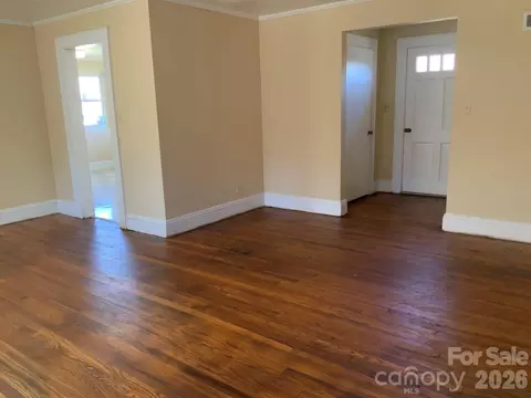 Living - 626 3rd Avenue Se Dr SE, Hickory, NC 28602 photo 6 of 7
