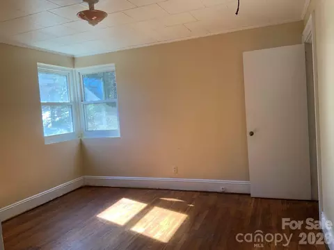 Bedroom - 626 3rd Avenue Se Dr SE, Hickory, NC 28602 photo 4 of 5