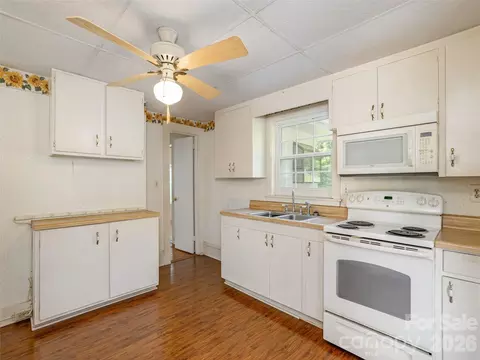 Kitchen - 34 Lockhart Rd, Tryon, NC 28782 photo 1 of 5