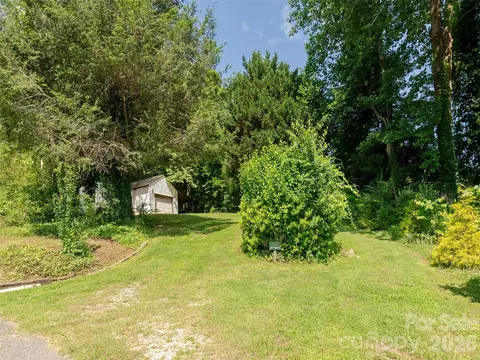 Exterior - 34 Lockhart Rd, Tryon, NC 28782 photo 3 of 11
