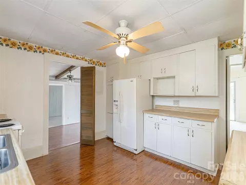 Kitchen - 34 Lockhart Rd, Tryon, NC 28782 photo 5 of 5