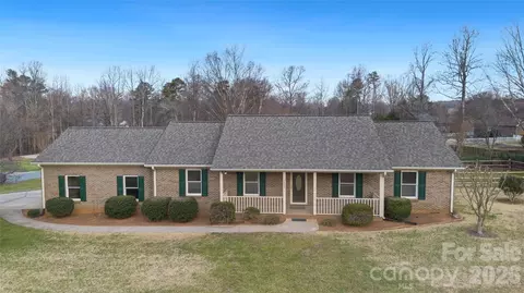 1808 Cameron Heights Cir, Denver, NC 28037