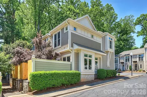 1073 Park West Dr, Charlotte, NC 28209