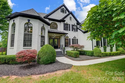 8707 Fairview Rd, Charlotte, NC 28226