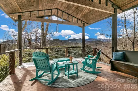 346 Lucky Ln, Clyde, NC 28721