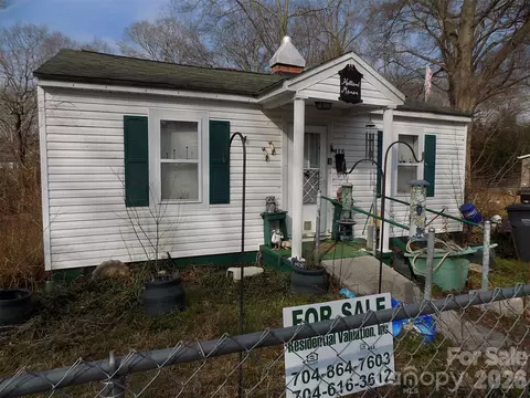 415 S Maple S St S, Dallas, NC 28034