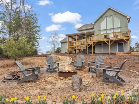 Exterior - 631 Mountain Pkwy, Mill Spring, NC 28756 photo 1 of 6