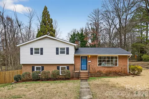 3400 Driftwood Dr, Charlotte, NC 28205