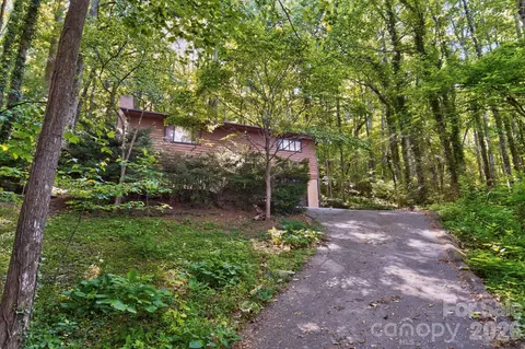 8 Shadywood Cir, Asheville, NC 28803