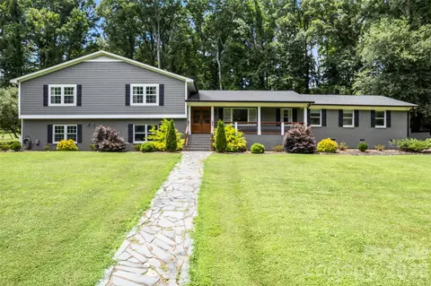 108 Brookmeade Dr, Statesville, NC 28625