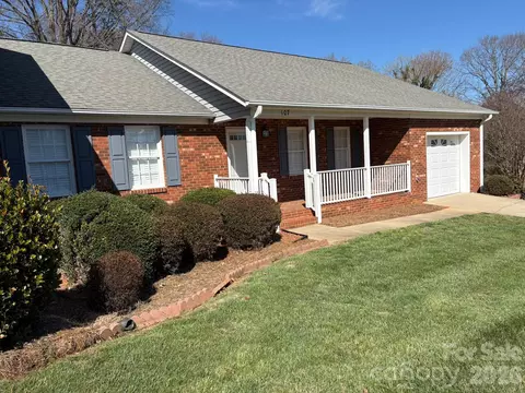 107 Forrest Glenn Ct, King, NC 27021