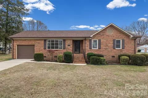 126 Oakside Dr, Harrisburg, NC 28075