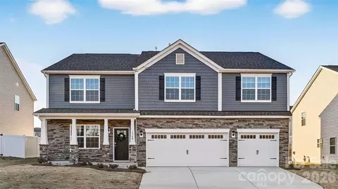 7348 Stonehouse Dr, Gastonia, NC 28056
