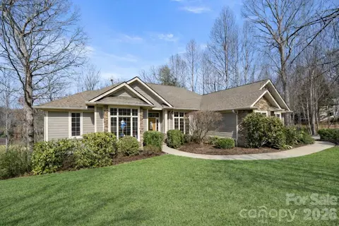 1410 Mountain Meadow Dr, Hendersonville, NC 28739