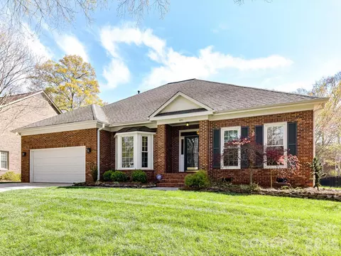6711 Lyndonville Dr, Charlotte, NC 28277