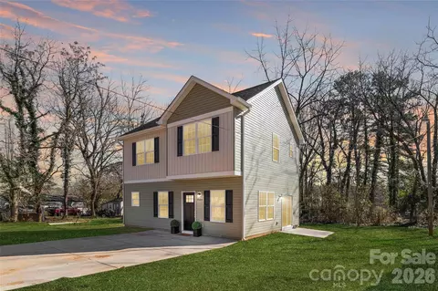 6717 Brushwood Dr, Charlotte, NC 28262