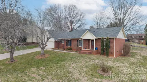 106 Pinebark Ct, Morganton, NC 28655