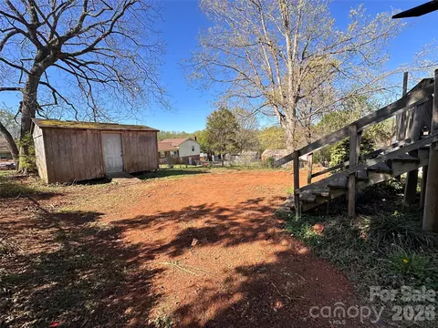 Exterior - 621 E 11th St, Newton, NC 28658 photo 3 of 3
