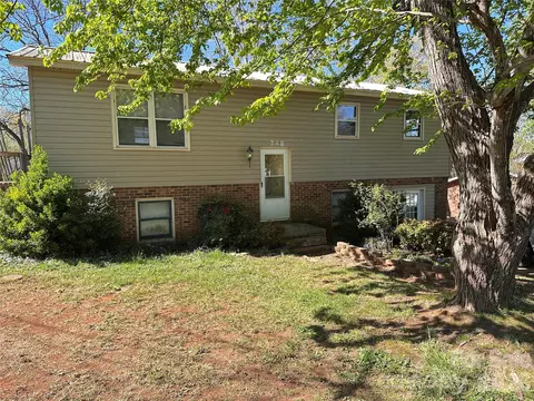 621 E 11th St, Newton, NC 28658