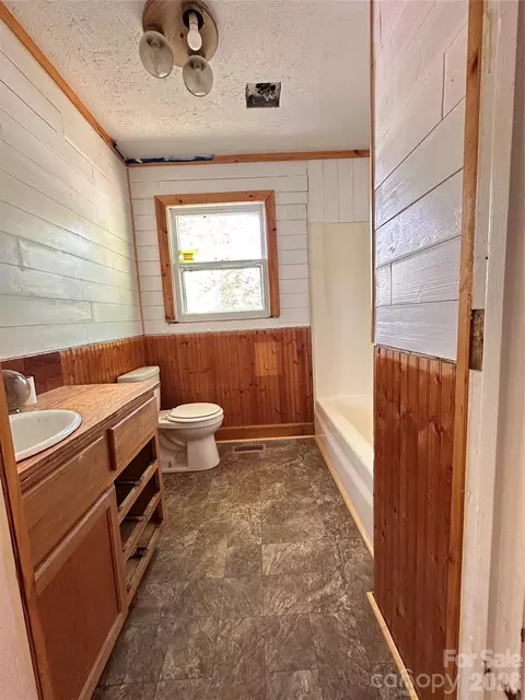 Bath - 621 E 11th St, Newton, NC 28658 photo 1 of 3