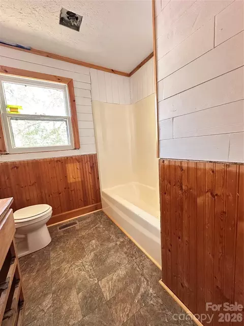 Bath - 621 E 11th St, Newton, NC 28658 photo 2 of 3